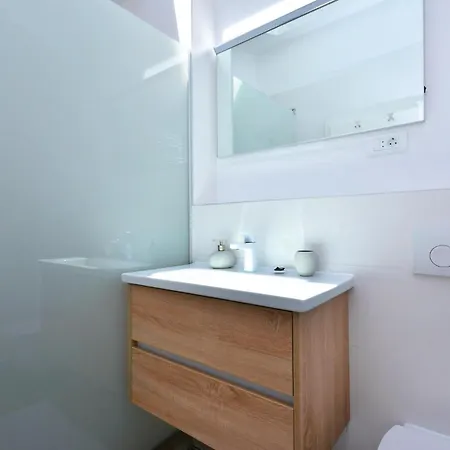 4 Bedroom Beautiful In *