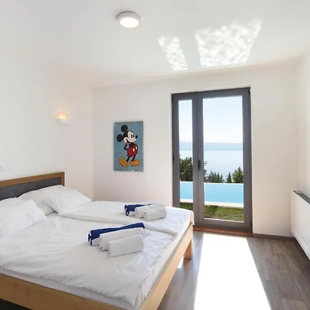 4 Bedroom Beautiful In Holiday home