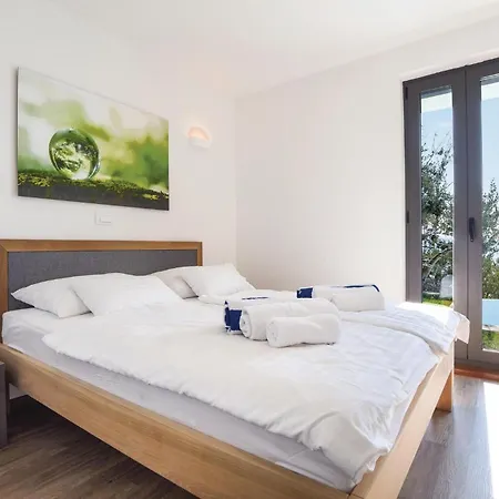 Holiday home 4 Bedroom Beautiful In *