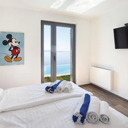 4 Bedroom Beautiful In Holiday home *