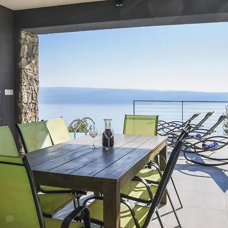 4 Bedroom Beautiful In Holiday home