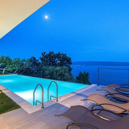 4 Bedroom Beautiful In Holiday home
