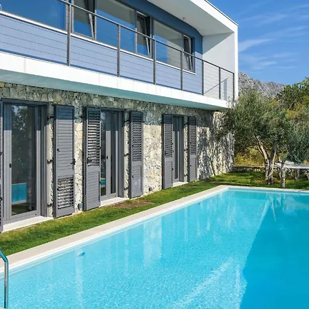 4 Bedroom Beautiful In Holiday home *