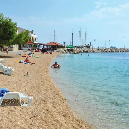 4 Bedroom Beautiful In Holiday home