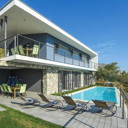 4 Bedroom Beautiful In * Jesenice (Split-Dalmatia)