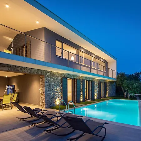 4 Bedroom Beautiful In * Jesenice (Split-Dalmatia)